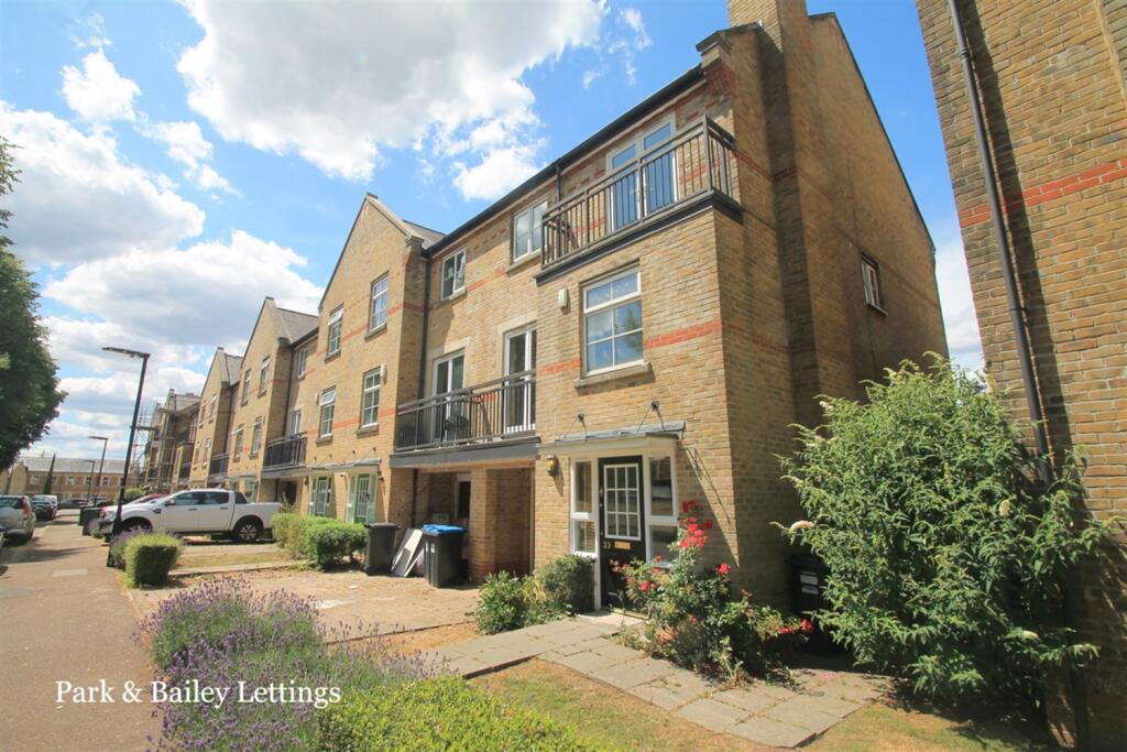 Main image of property: 4 bedroom End Terrace Town House in Caterham On The Hill