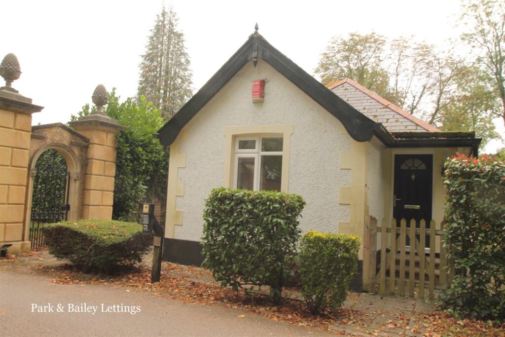 Main image of property: 2 bedroom Detached House in Horley
