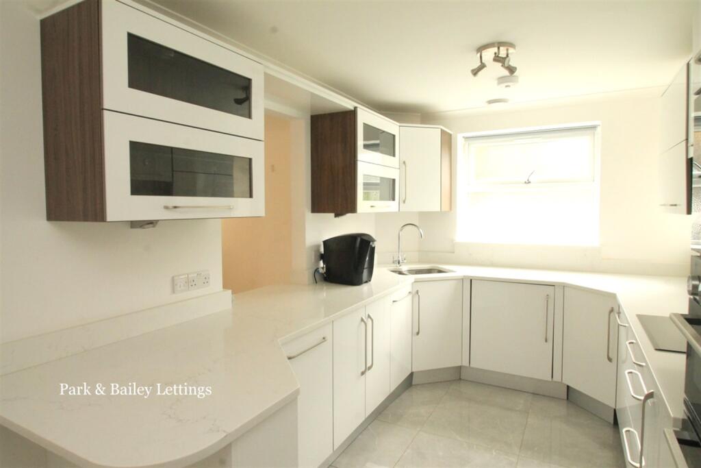 Main image of property: 2 bedroom First Floor Flat in Warlingham