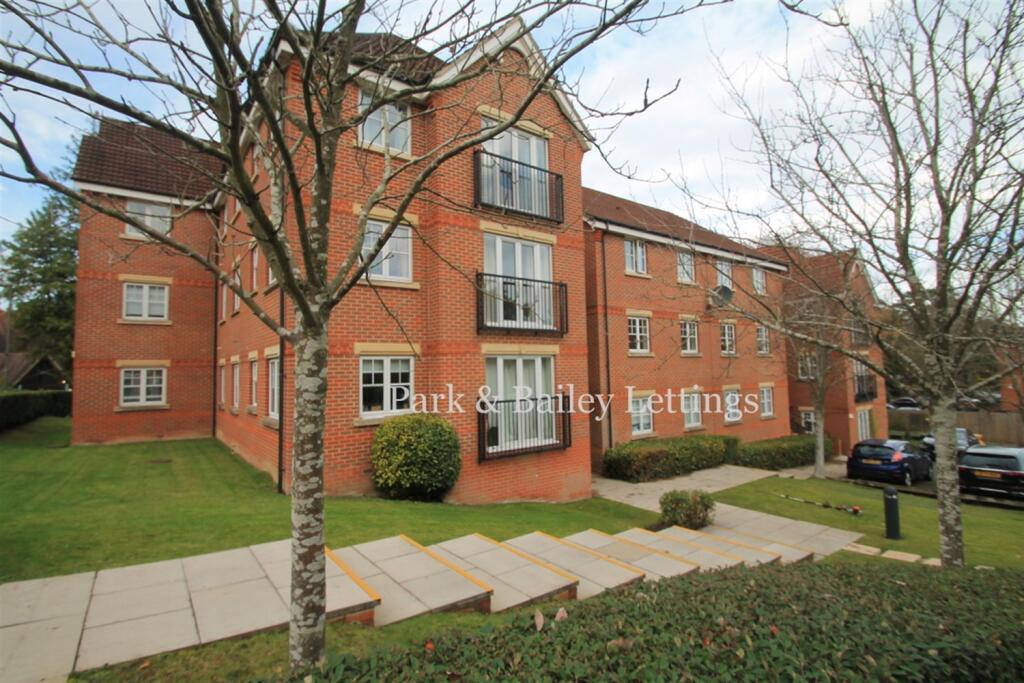 Main image of property: 2 bedroom First Floor Flat in Caterham Valley