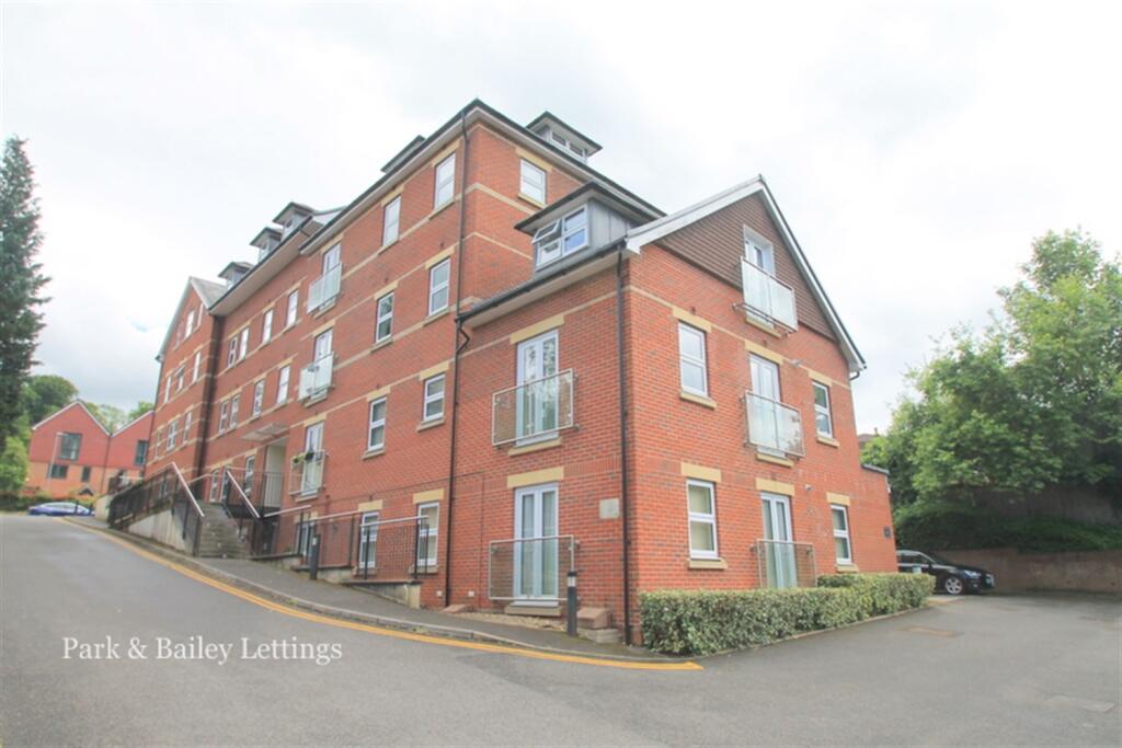Main image of property: 1 bedroom Ground Floor Apartment in Caterham Valley