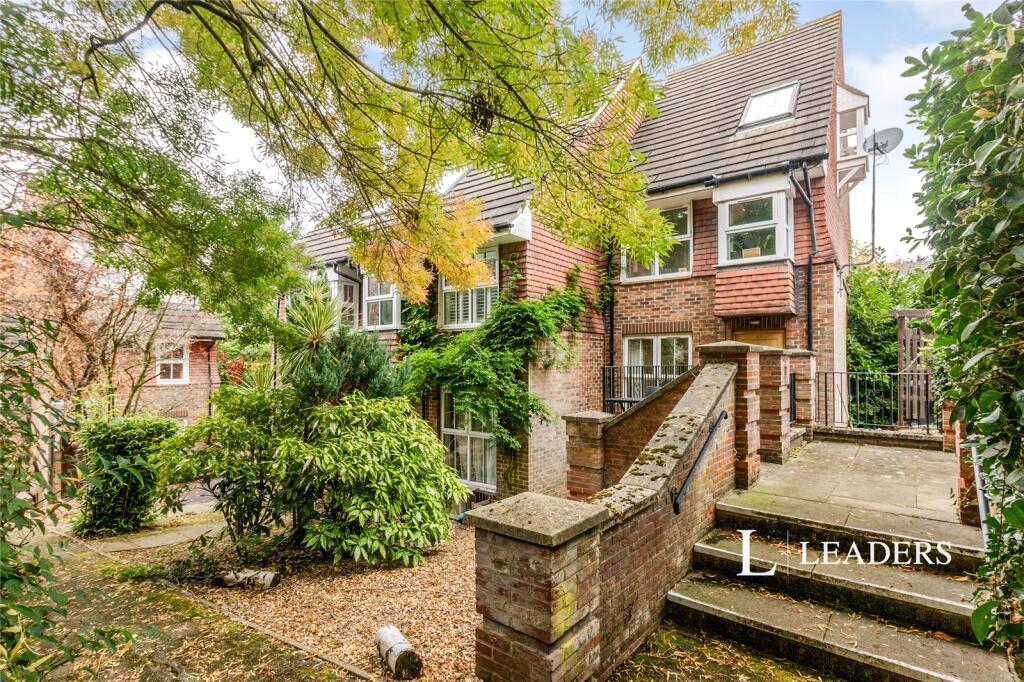 Main image of property: Windmill Rise, Kingston upon Thames, KT2