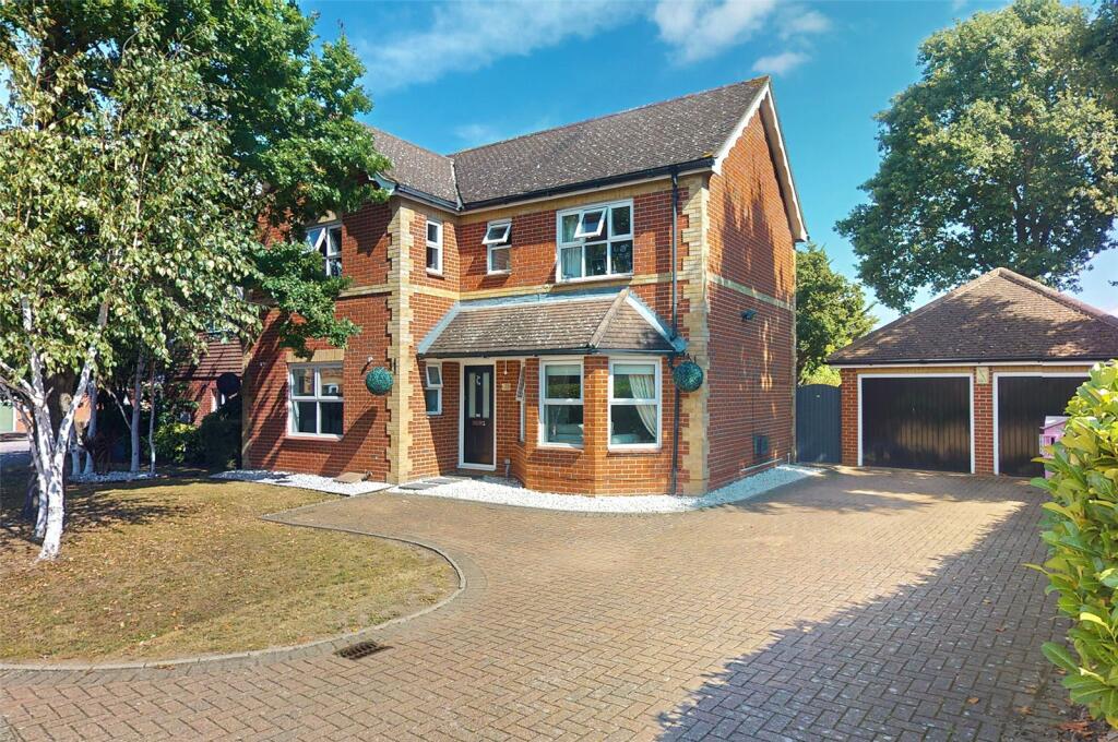 4 bedroom detached house for sale in Sullivan Way, LANGDON HILLS