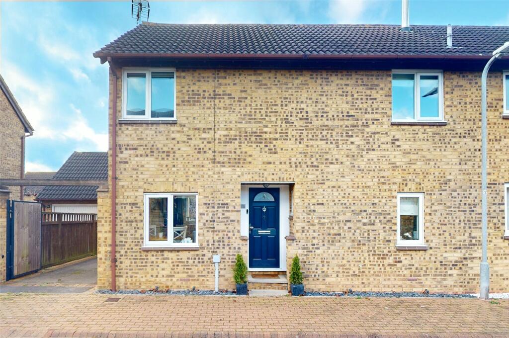 3 bedroom semidetached house for sale in Dovedale Close, Langdon Hills