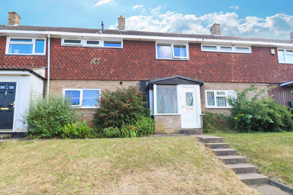 Main image of property: The Knares, LEE CHAPEL SOUTH, Basildon, SS16