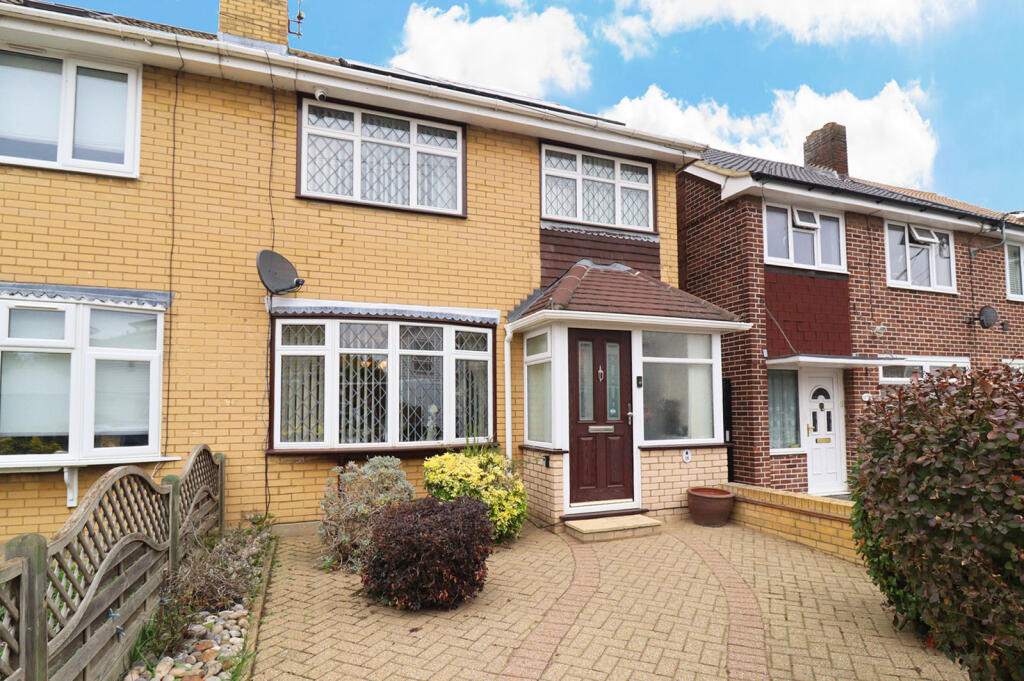 Main image of property: Gordon Road, Basildon, Essex, SS14