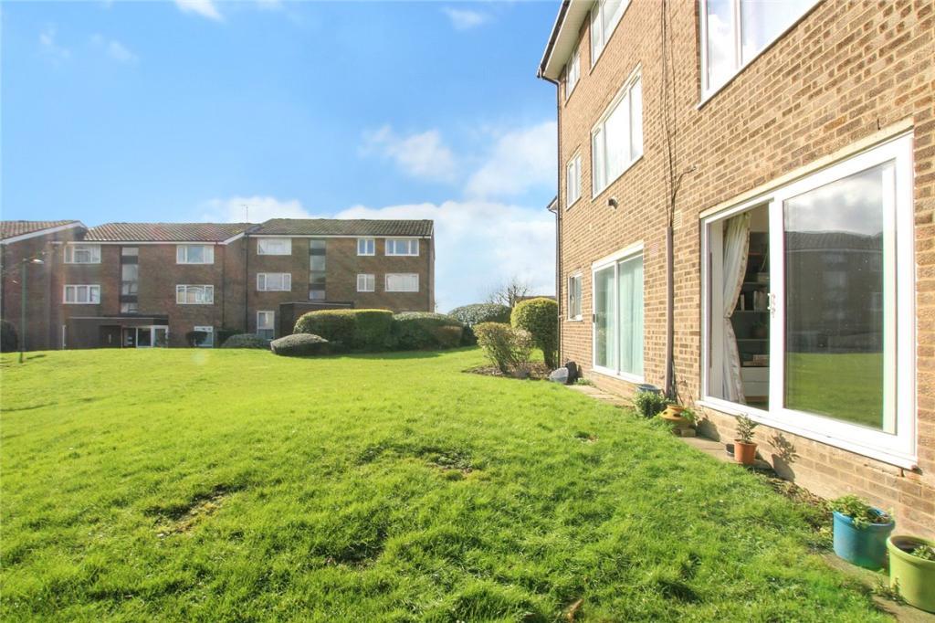2 bedroom flat for sale in Glendower Crescent, Orpington, BR6