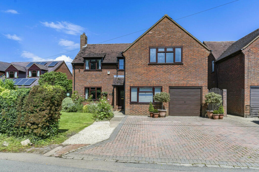 4 bedroom detached house for sale in Grendon Underwood, Buckinghamshire