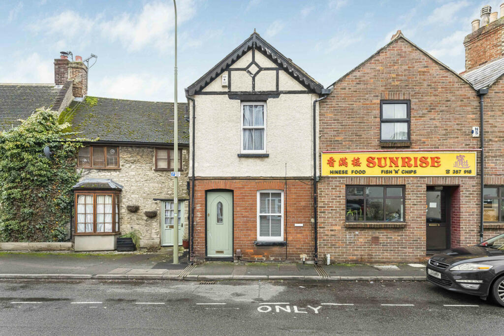 2 bedroom terraced house for sale in North Street, Bicester, OX26