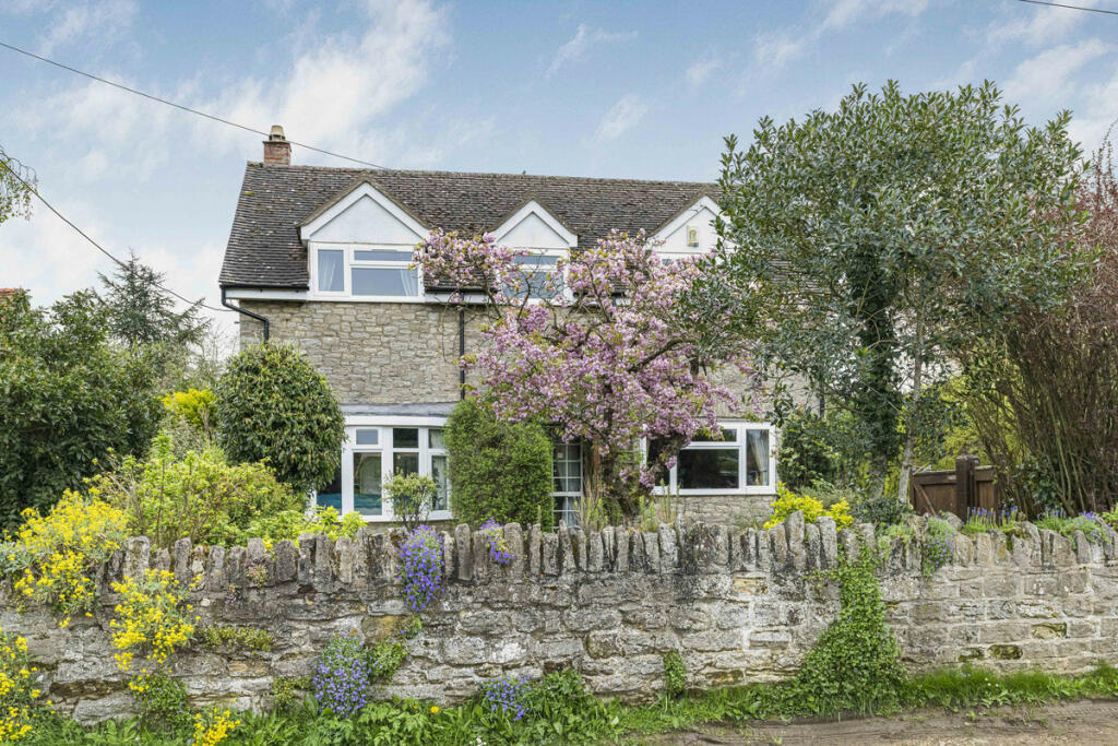 4 bedroom detached house for sale in Lower End, Piddington, OX25