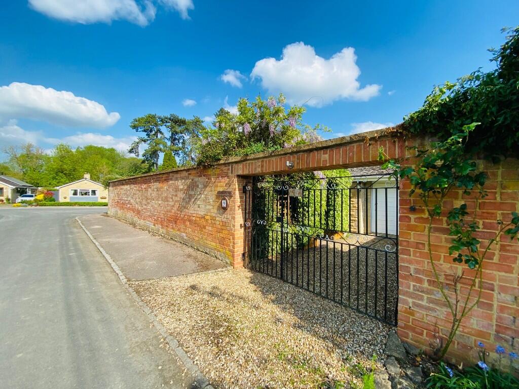 Main image of property: Cavendish Place, OX27