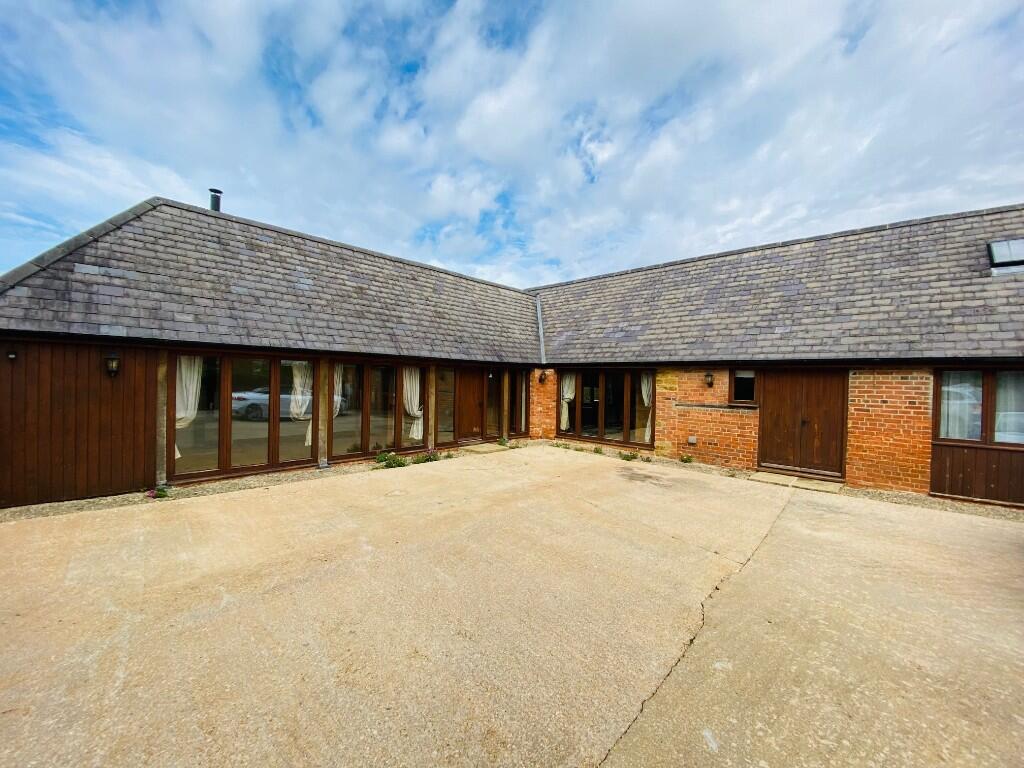 Main image of property: Banbury Lane, OX17