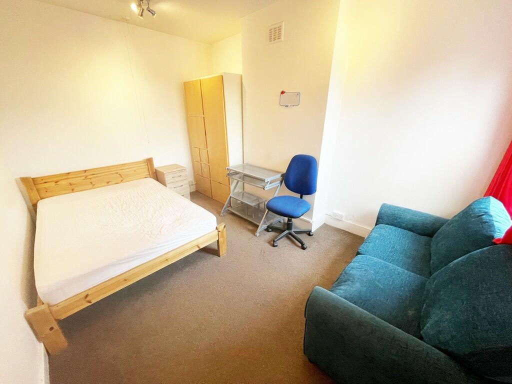 1 bedroom flat share for rent in Whitley Street, Reading, RG2