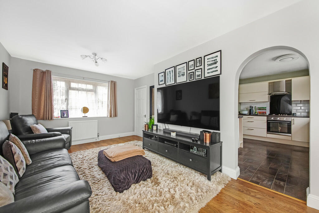 3 bedroom end of terrace house for sale in Headley Drive, Addington, CR0