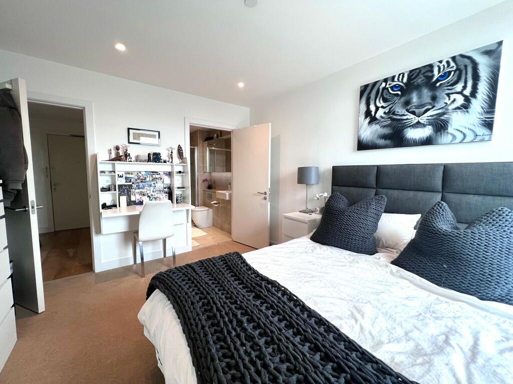Additional property image - Caithness Walk, East Croydon
