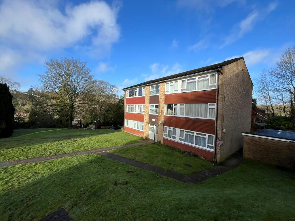 2 bedroom apartment for sale in Caterham, Surrey, CR3