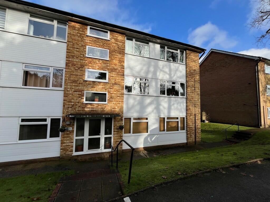 2 bedroom ground floor flat for sale in Tupwood Lane, Caterham, CR3