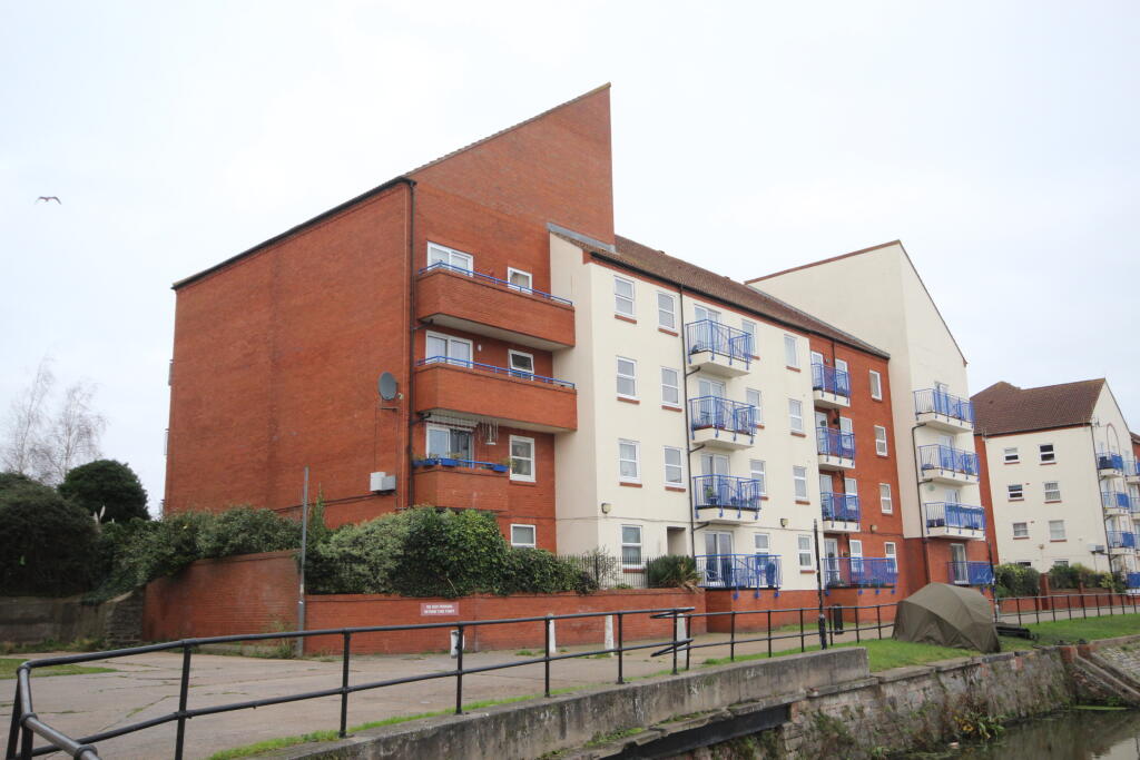 2 bedroom apartment for sale in Maddocks Court, Waverley Wharf