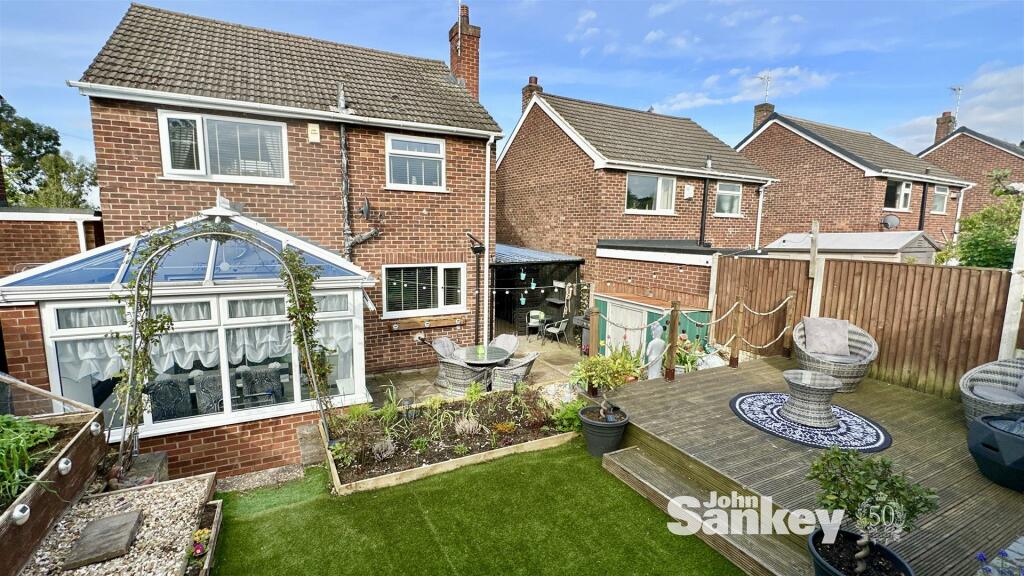 3 bedroom detached house for sale in Highland Close, Mansfield Woodhouse, Mansfield, NG19