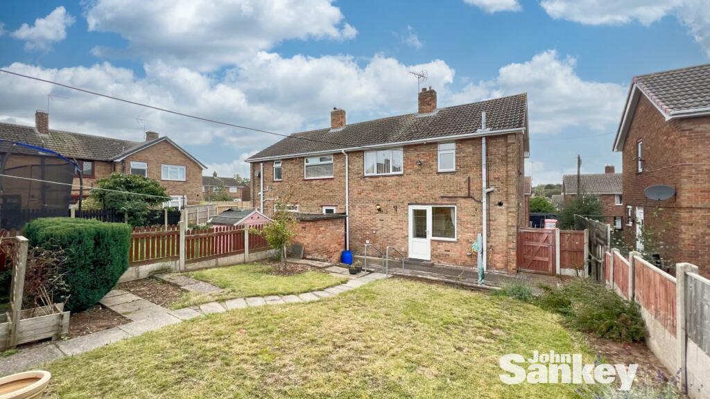 3 bedroom semidetached house for sale in Clumber Avenue, Rainworth, Mansfield, NG21