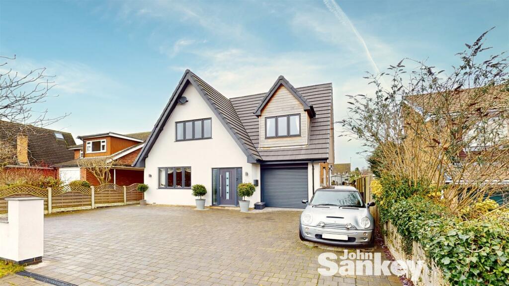 3 bedroom detached house for sale in Chatsworth Drive, Mansfield, NG18