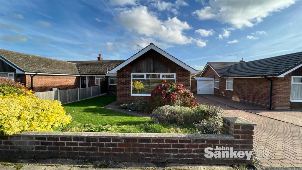 3 bedroom semidetached bungalow for sale in Gordondale Road, Mansfield
