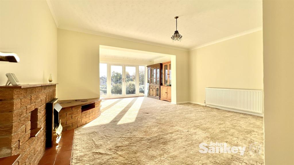 3 bedroom semidetached bungalow for sale in Gordondale Road, Mansfield