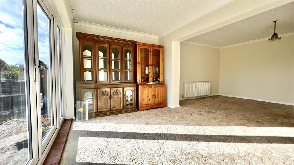 3 bedroom semidetached bungalow for sale in Gordondale Road, Mansfield