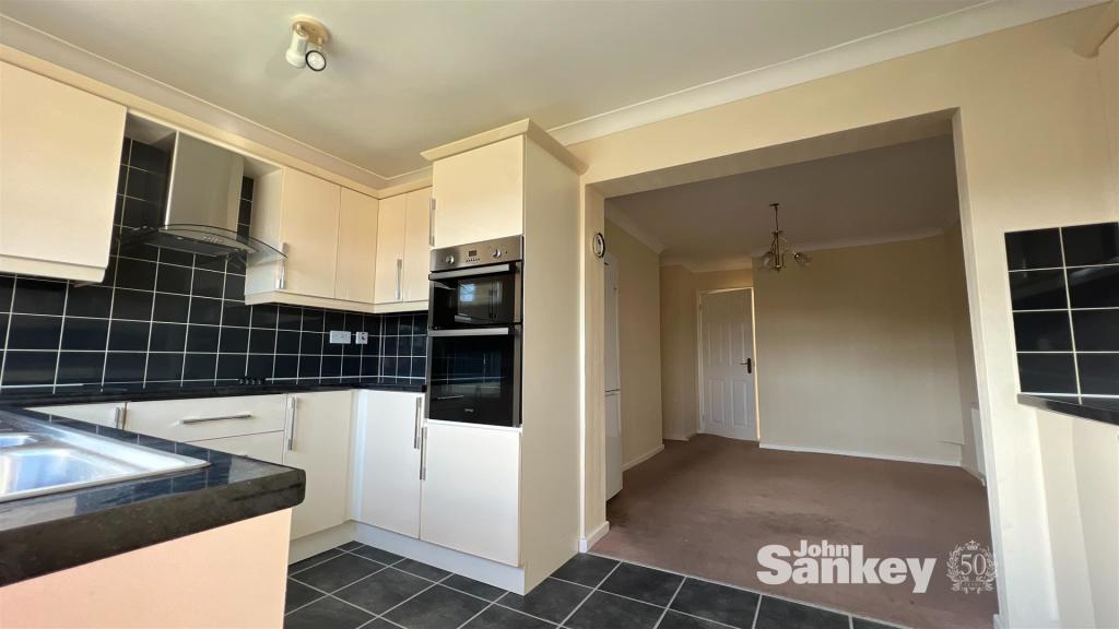 3 bedroom semidetached bungalow for sale in Gordondale Road, Mansfield