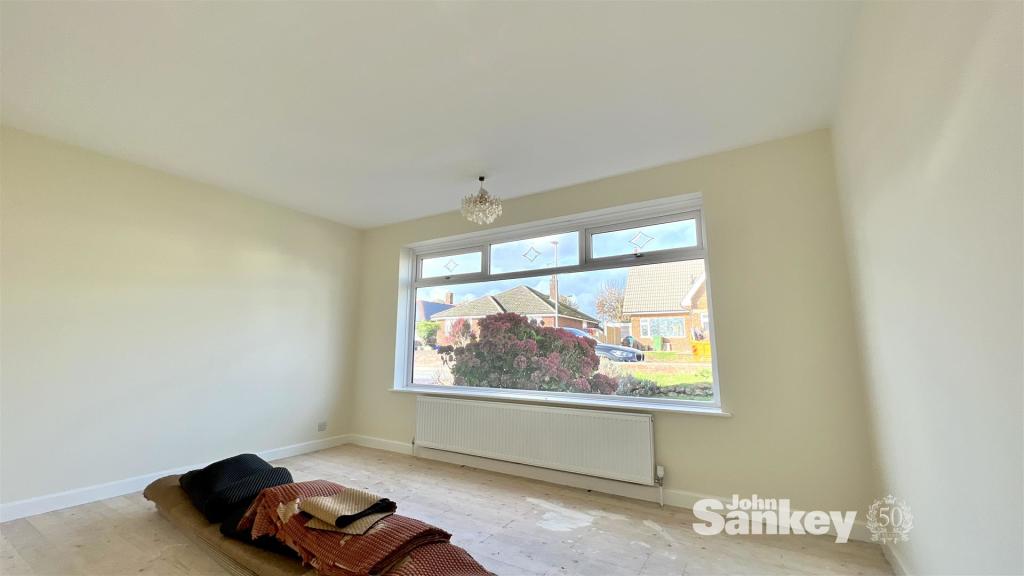 3 bedroom semidetached bungalow for sale in Gordondale Road, Mansfield