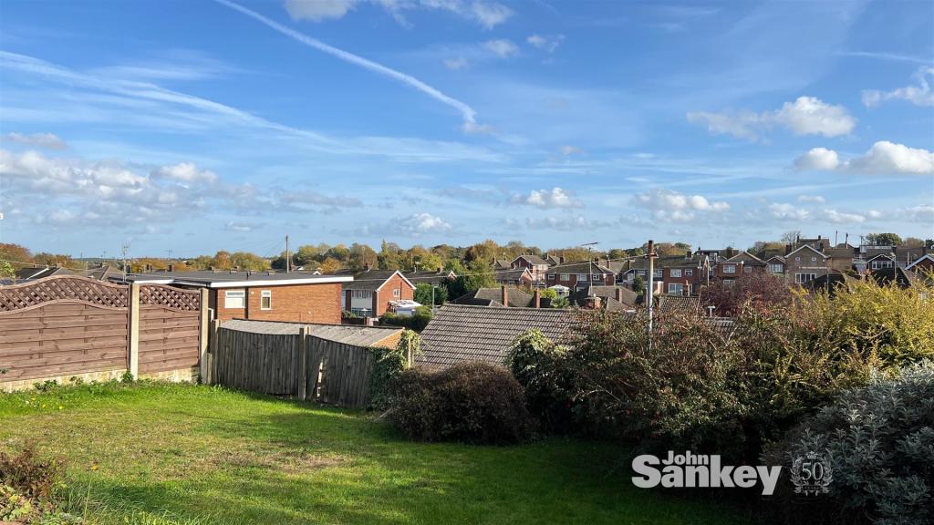 3 bedroom semidetached bungalow for sale in Gordondale Road, Mansfield