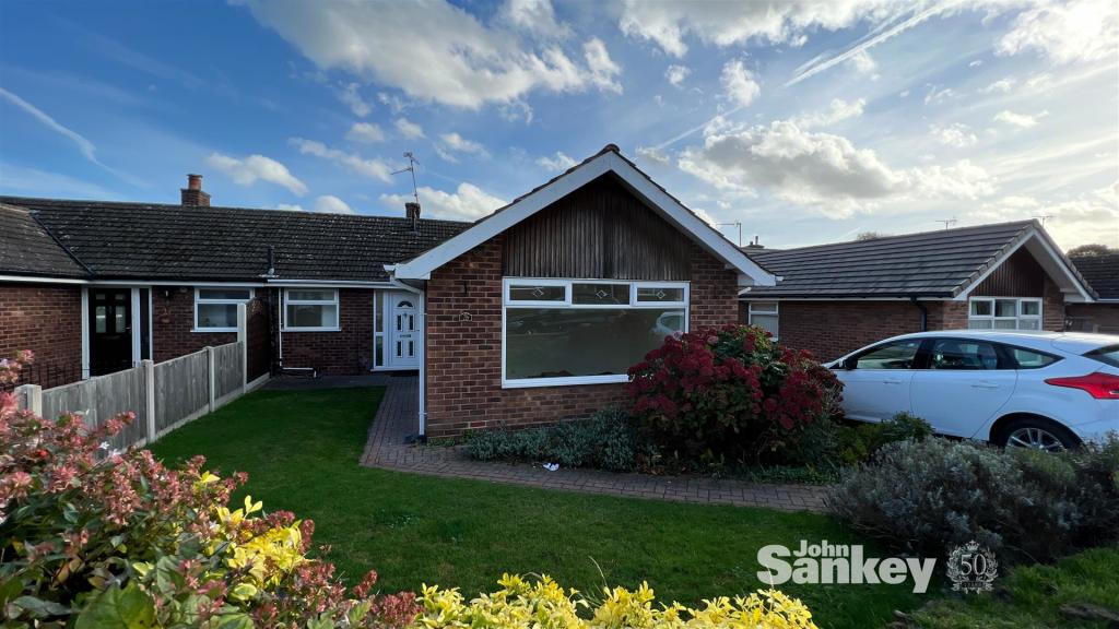 3 bedroom semidetached bungalow for sale in Gordondale Road, Mansfield