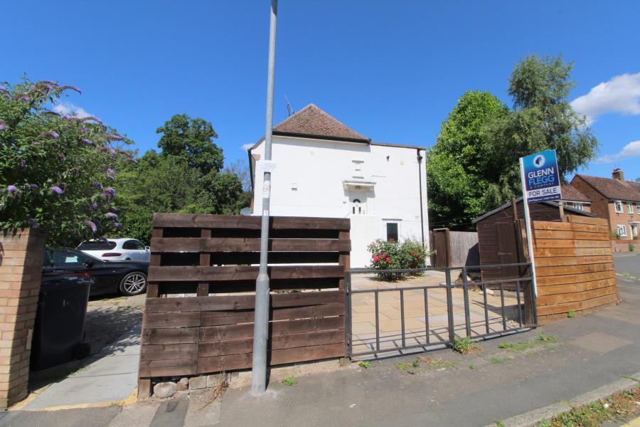 Main image of property: Chalvey Park, Slough