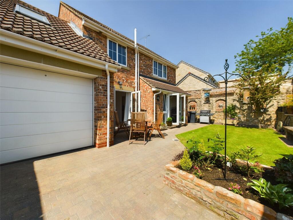 4 bedroom detached house for sale in Priory Road, Norton, Doncaster, DN6