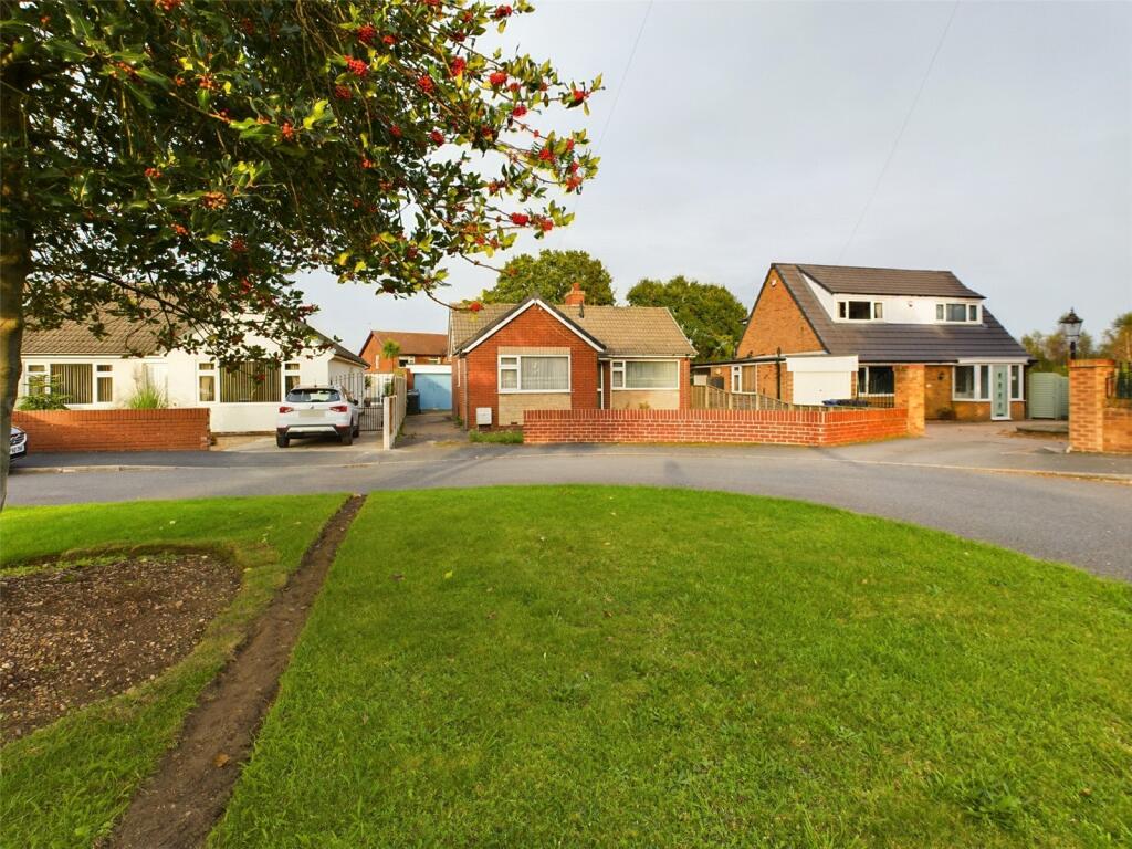 2 bedroom bungalow for sale in Mosham Road, Auckley, Doncaster, South