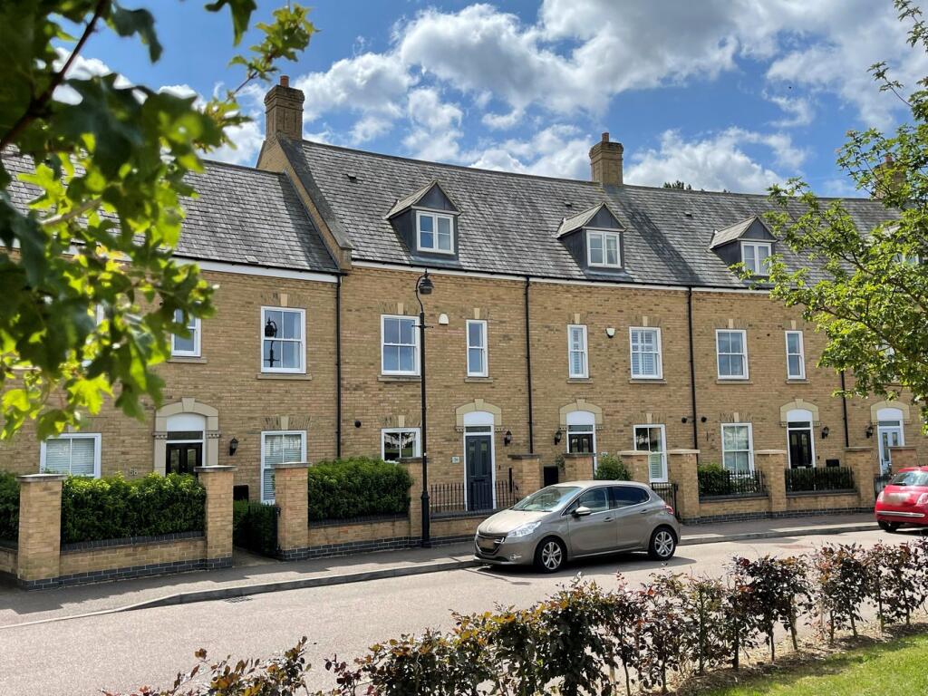 3 bedroom terraced house for sale in Charlotte Avenue, Fairfield