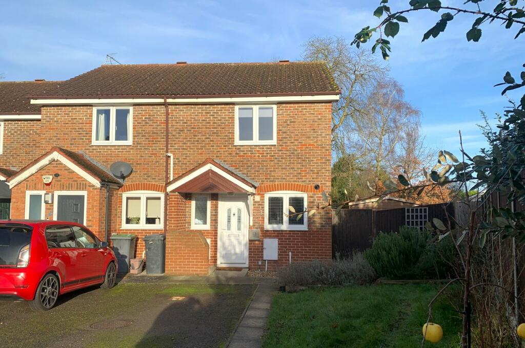 2 bedroom semidetached house for sale in Saffron Close, Arlesey, SG15