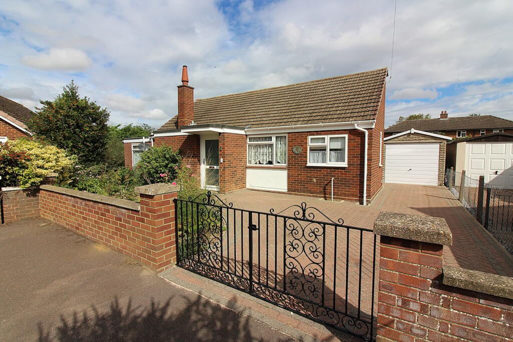 Main image of property: Whitecrofts, Stotfold, Hitchin, SG5