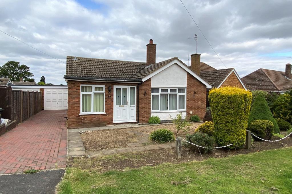 2 bedroom detached bungalow for sale in Baldock Road, Stotfold, Hitchin