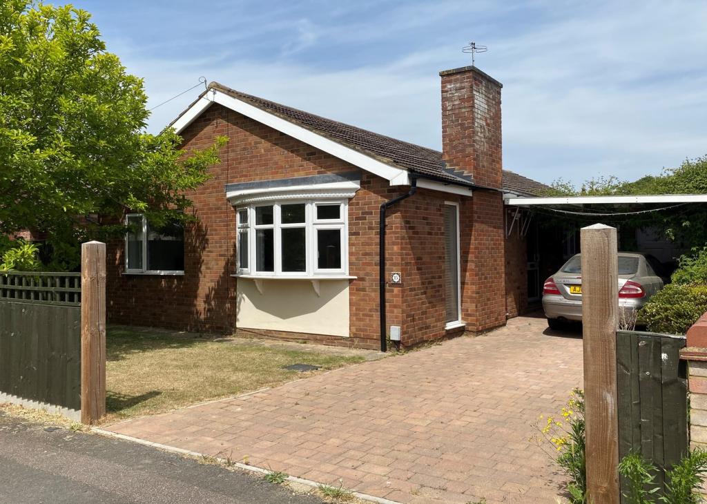 3 bedroom detached bungalow for sale in Mowbray Crescent, Stotfold