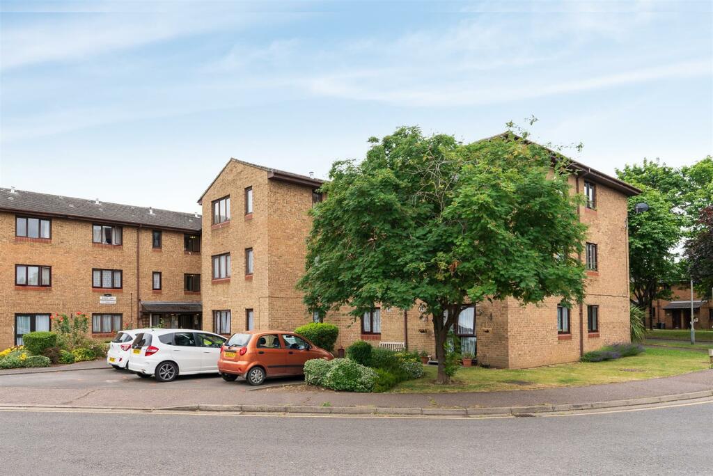Studio flat for sale in Woodlea Court, Verona Close, Cowley, UB8