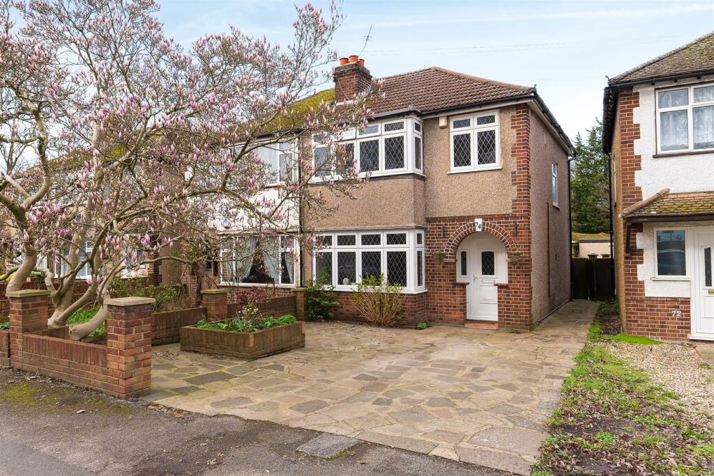 3 bedroom semidetached house for sale in Mill Road, West Drayton, UB7