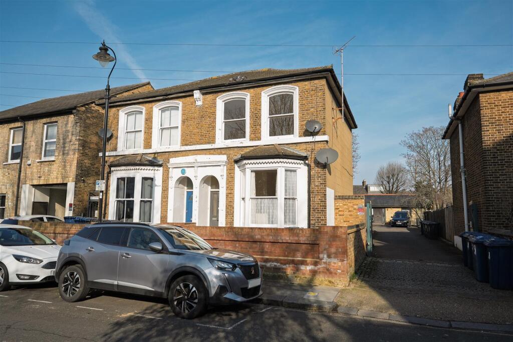 Main image of property: Avenue Road, London