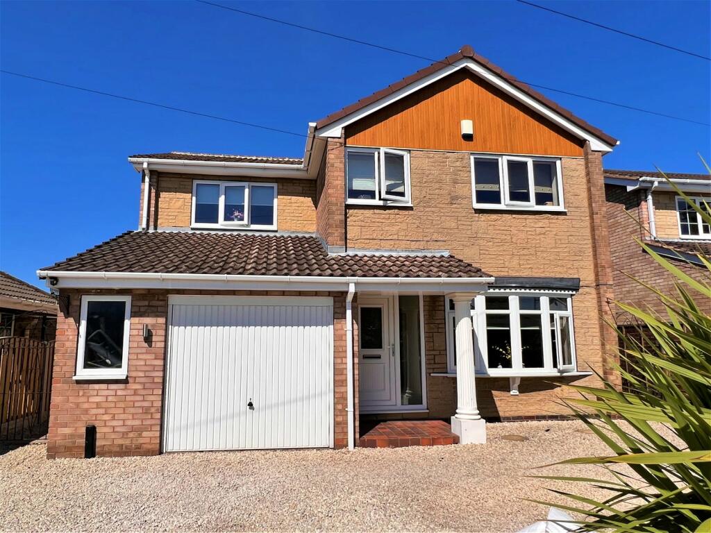 4 bedroom detached house for sale in Eastfield Crescent, Staincross