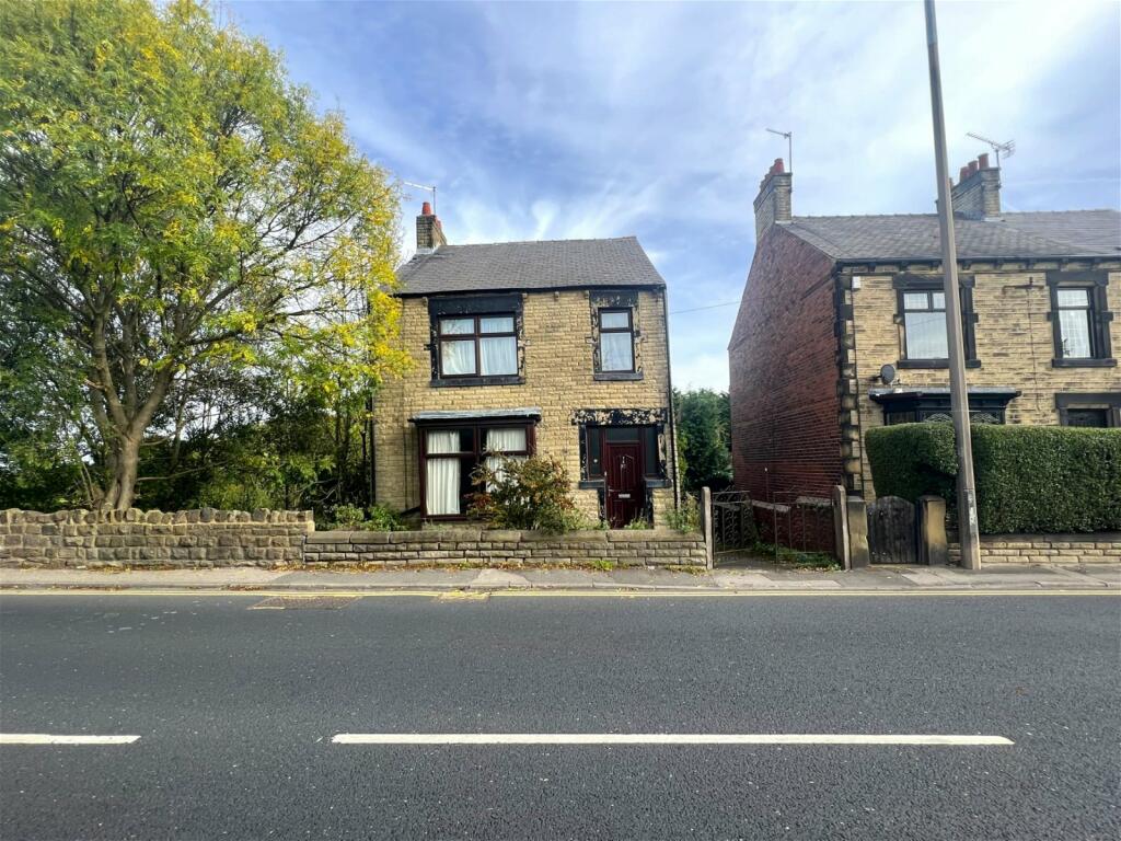 4 bedroom detached house for sale in Upper Sheffield Road, Barnsley