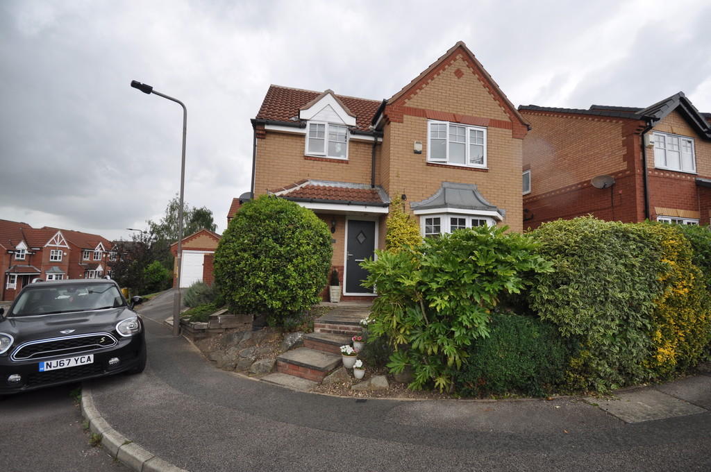 3 bedroom detached house for sale in Croft Drive, Mapplewell, S75