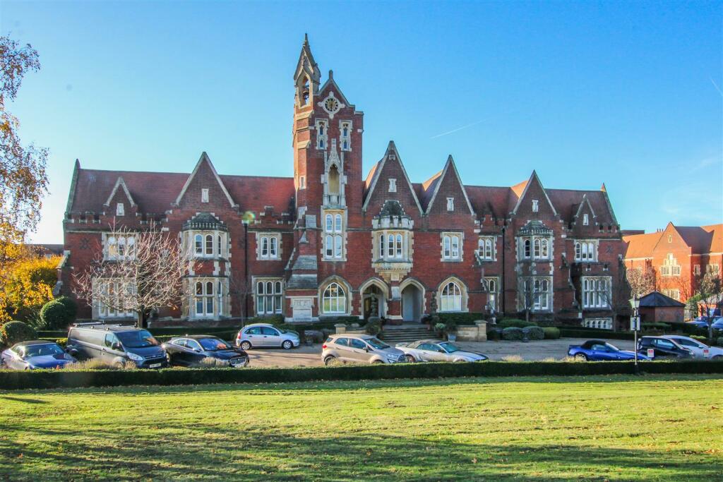 2 bedroom apartment for sale in The Galleries, Warley, Brentwood, CM14