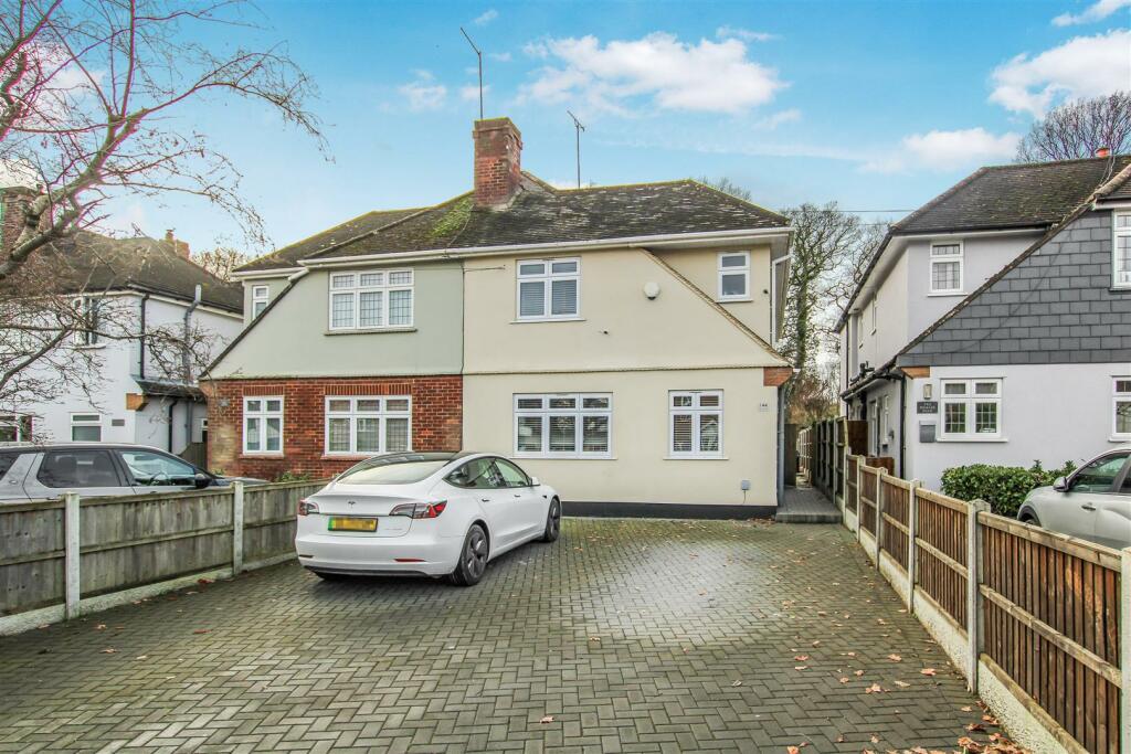 4 bedroom semidetached house for sale in Ingrave Road, Brentwood, CM13