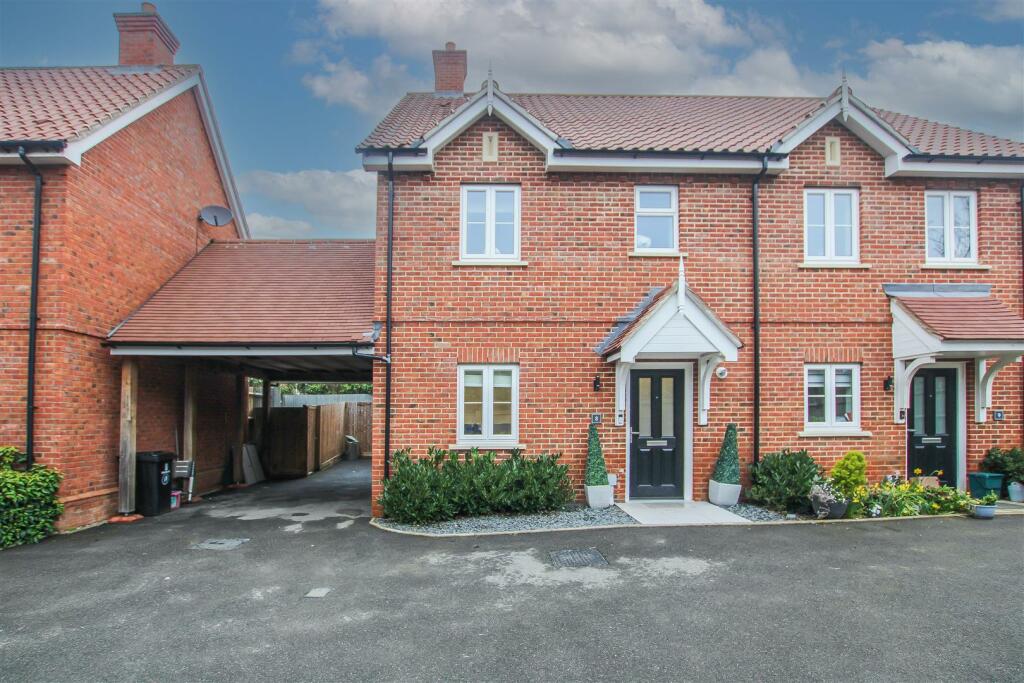 3 bedroom semi-detached house for sale in Burntwood Way, Brentwood, CM14