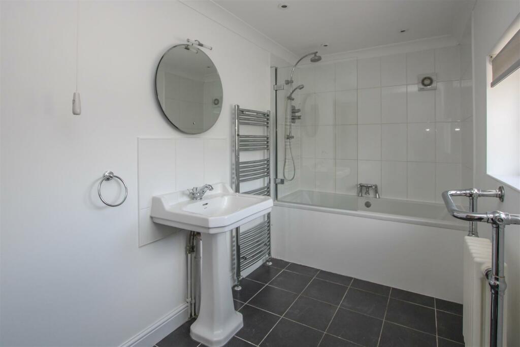 Additional property image - Warley Hill, Great Warley, Brentwood